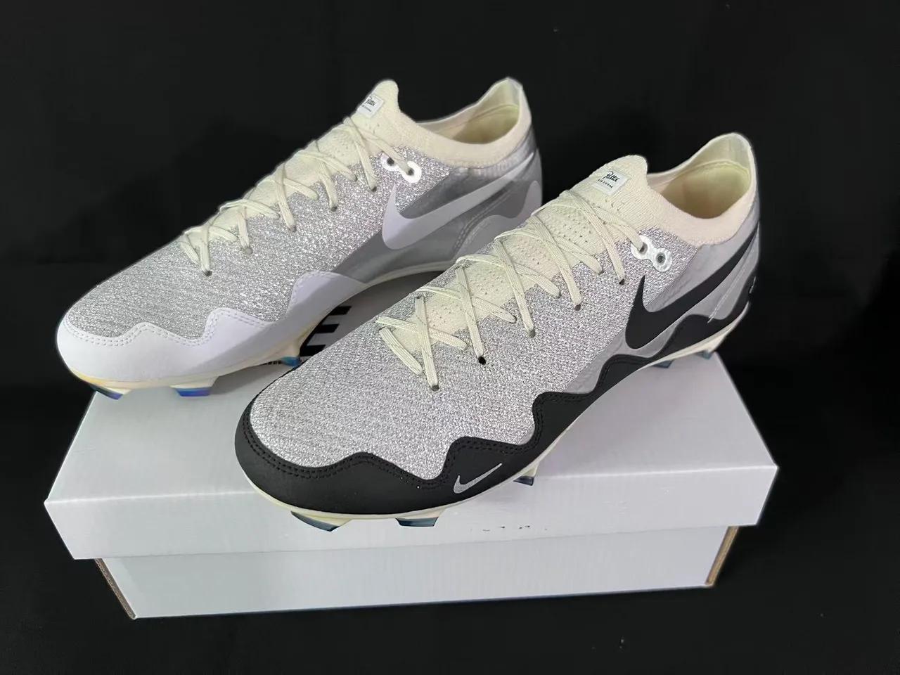 Nike Silver White Glitter Upper Swoosh Overlay Firm-Ground Soccer Shoes 9