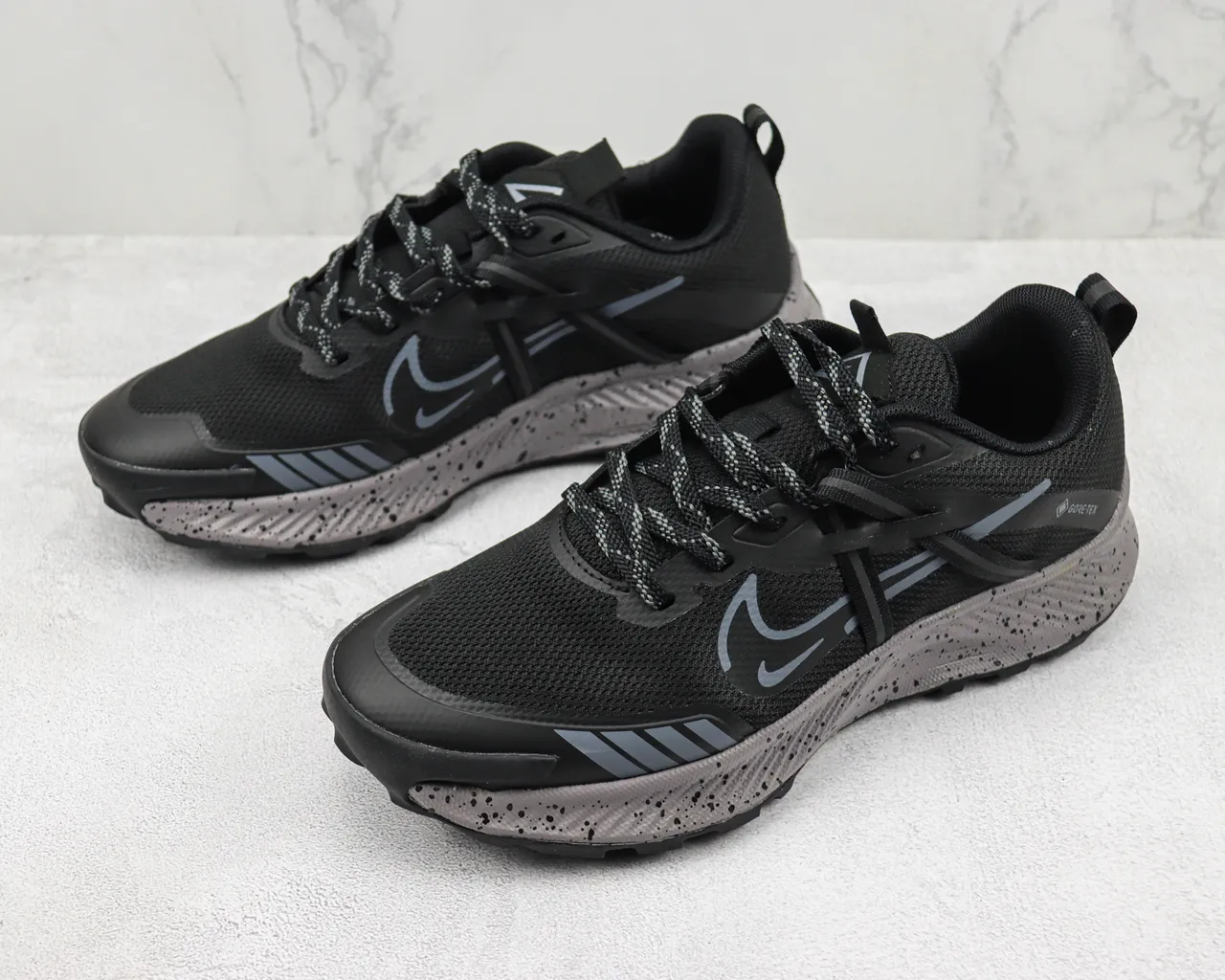 Nike tênis de trail running preto cinza GORE-TEX tênis de running 4