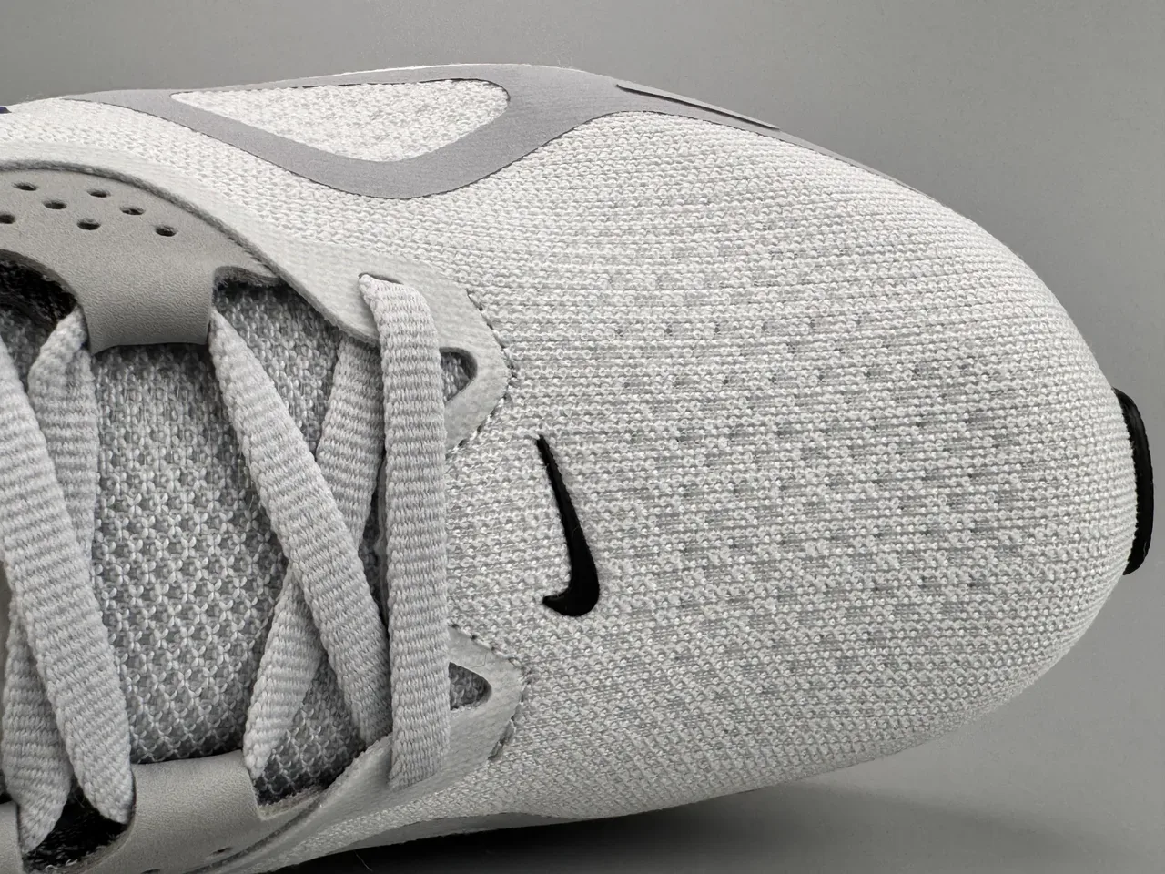 Nike White Blue Engineered Mesh Upper Sculpted ReactX Midsole Lifestyle Sneakers 9