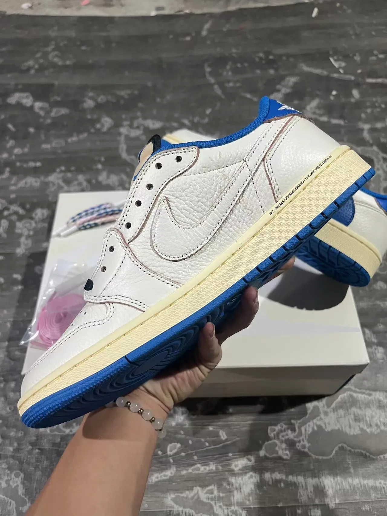 Nike White Blue Low-Top Leather Upper Sneakers 5