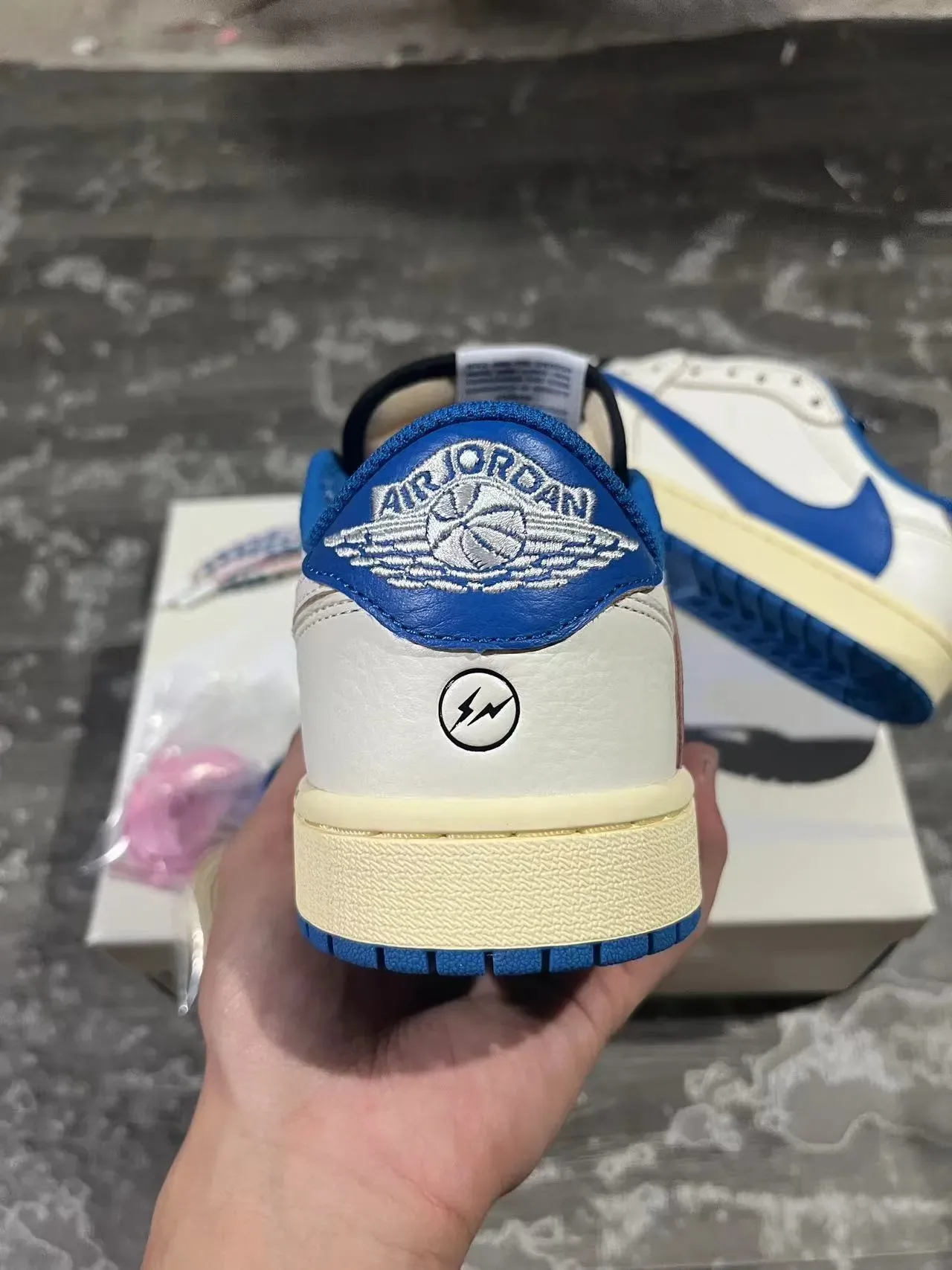 Nike White Blue Low-Top Leather Upper Sneakers 8