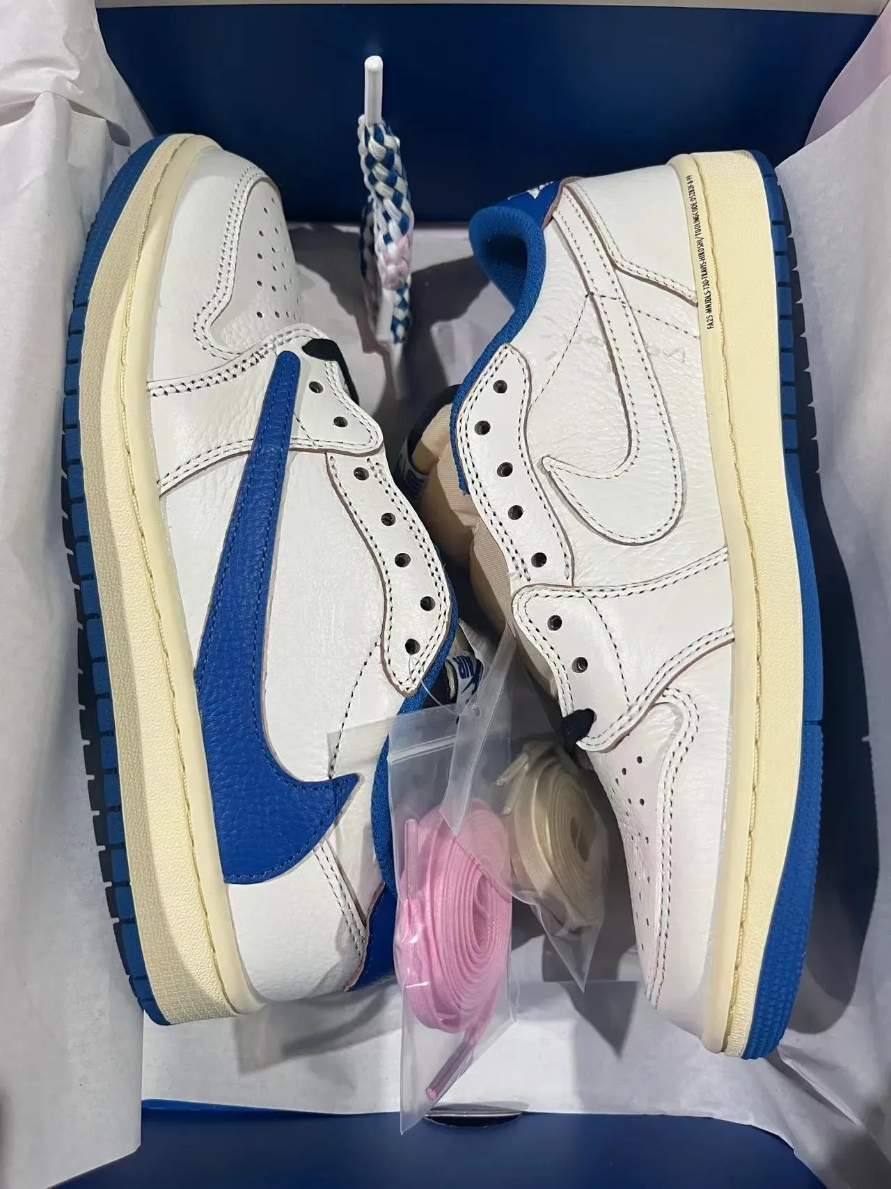 Nike White Blue Low-Top Leather Upper Sneakers 9