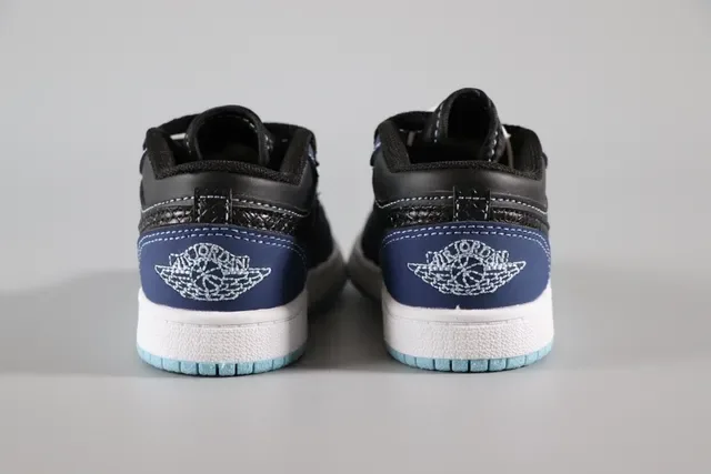 Nike White Blue Low-Top Multi-Panel Leather/synthetic Construction Lifestyle Sneakers 7