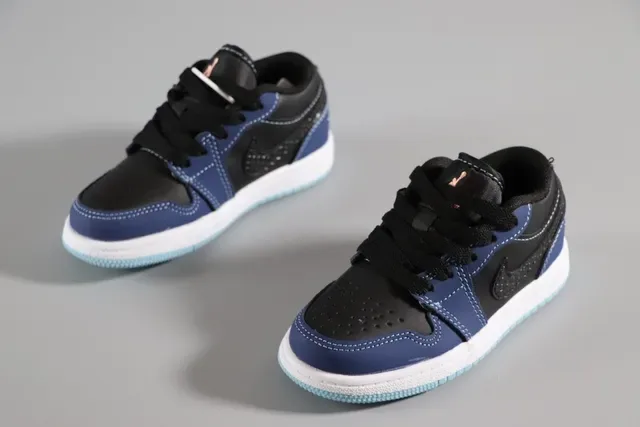 Nike White Blue Low-Top Multi-Panel Leather/synthetic Construction Lifestyle Sneakers 9