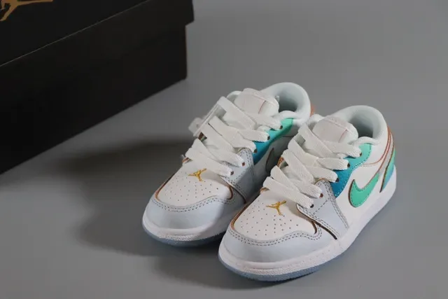 Nike White Blue Low-Top Multi-Panel Leather/synthetic Construction Lifestyle Sneakers 13