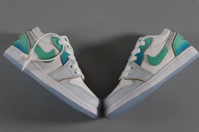 Nike White Blue Low-Top Multi-Panel Leather/synthetic Construction Lifestyle Sneakers 21
