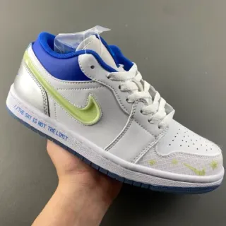 Nike White Blue Low-Top Padded Collar Lifestyle Sneakers