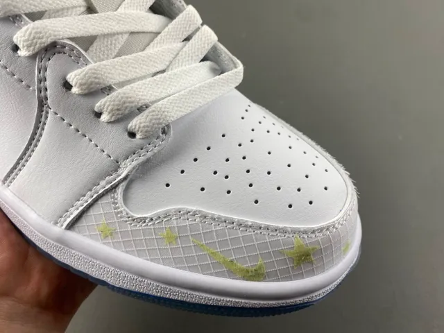 Nike White Blue Low-Top Padded Collar Lifestyle Sneakers 2