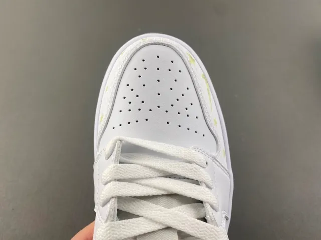 Nike White Blue Low-Top Padded Collar Lifestyle Sneakers 5