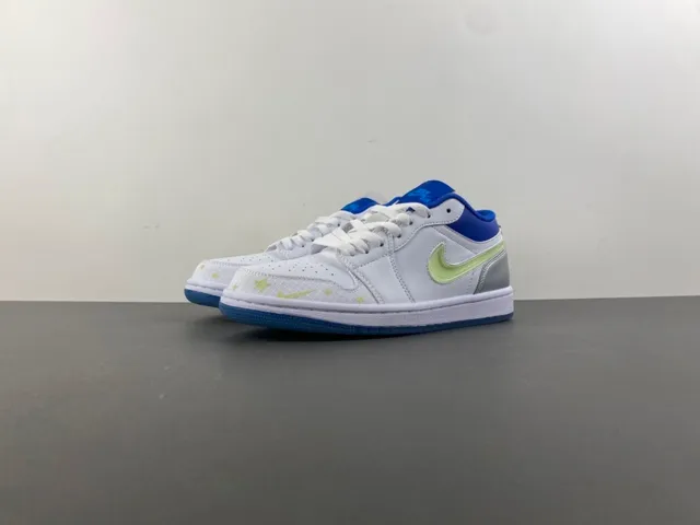 Nike White Blue Low-Top Padded Collar Lifestyle Sneakers 10