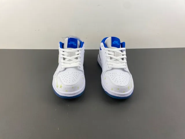 Nike White Blue Low-Top Padded Collar Lifestyle Sneakers 11
