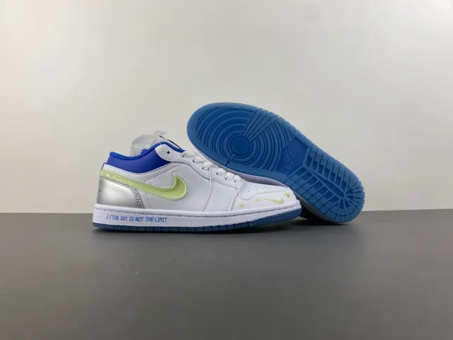 Nike White Blue Low-Top Padded Collar Lifestyle Sneakers 12