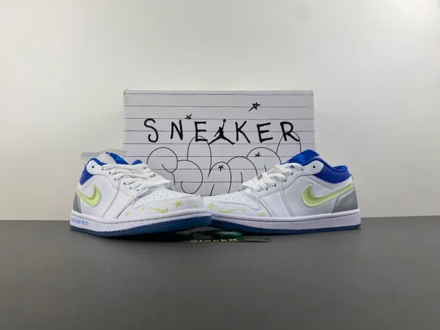 Nike White Blue Low-Top Padded Collar Lifestyle Sneakers 13