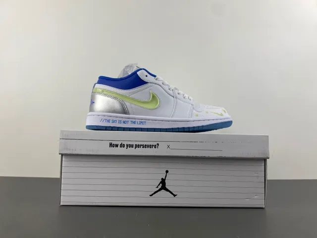 Nike White Blue Low-Top Padded Collar Lifestyle Sneakers 15