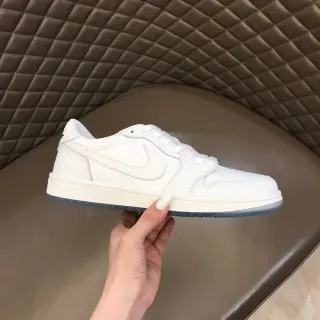 Nike White Blue Low-Top Textured Upper Lifestyle Sneakers