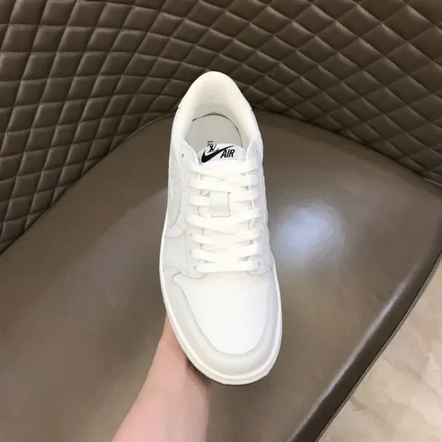 Nike White Blue Low-Top Textured Upper Lifestyle Sneakers 4