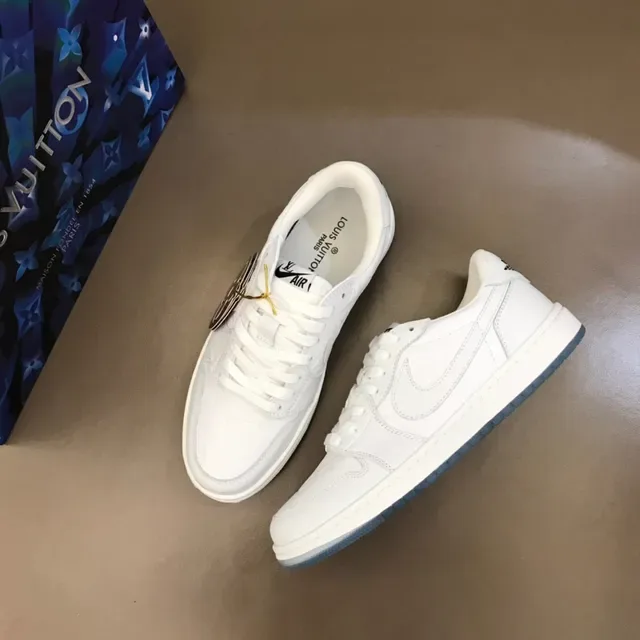 Nike White Blue Low-Top Textured Upper Lifestyle Sneakers 7