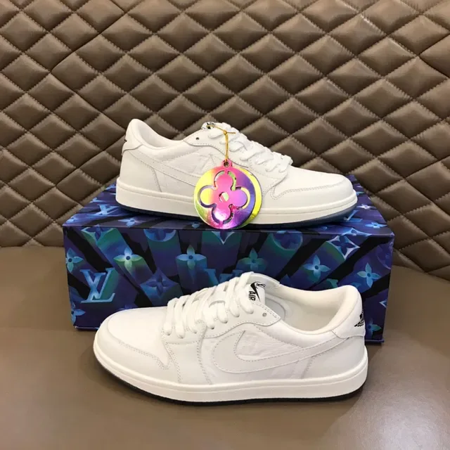 Nike White Blue Low-Top Textured Upper Lifestyle Sneakers 8
