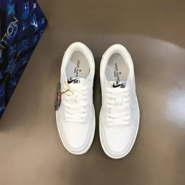 Nike White Blue Low-Top Textured Upper Lifestyle Sneakers 9