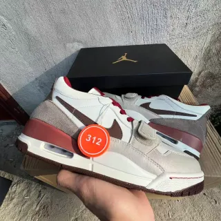 Nike White Brown Layered Leather And Suede Upper Visible Air Cushioning Unit Lifestyle Sneakers