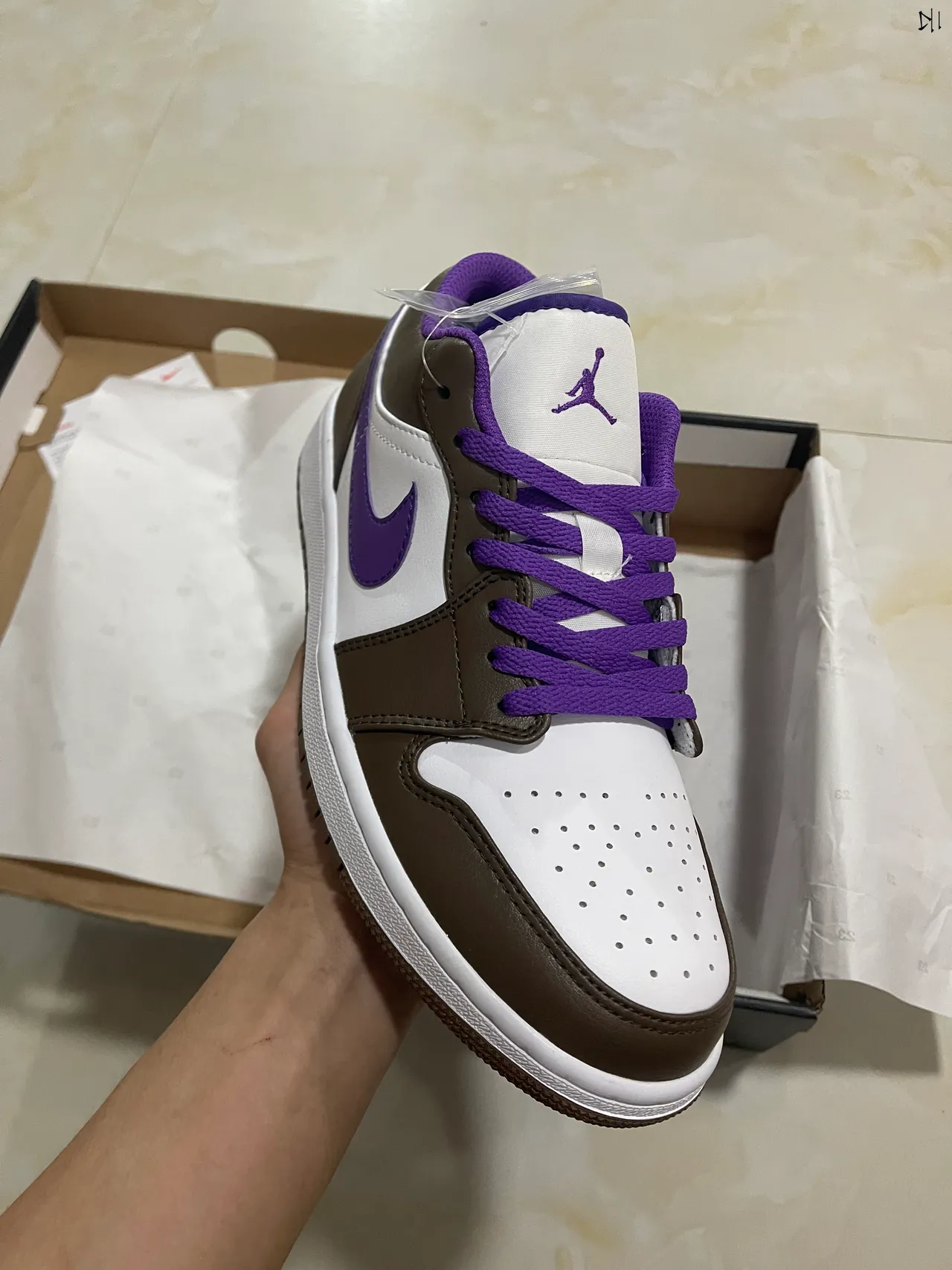 Nike White Brown Low-Top Leather-and-Synthetic Upper Lifestyle Sneakers 2