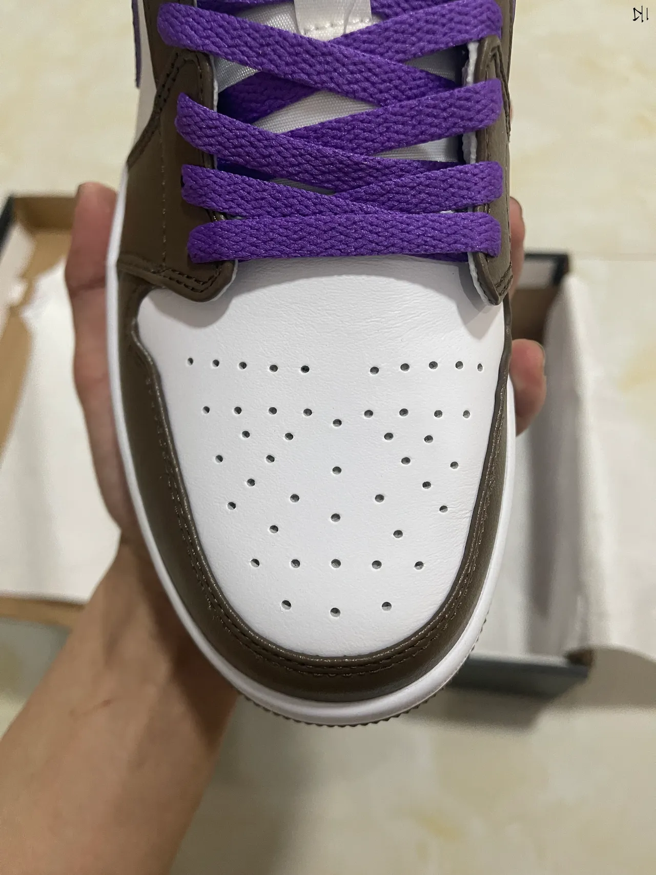 Nike White Brown Low-Top Leather-and-Synthetic Upper Lifestyle Sneakers 3