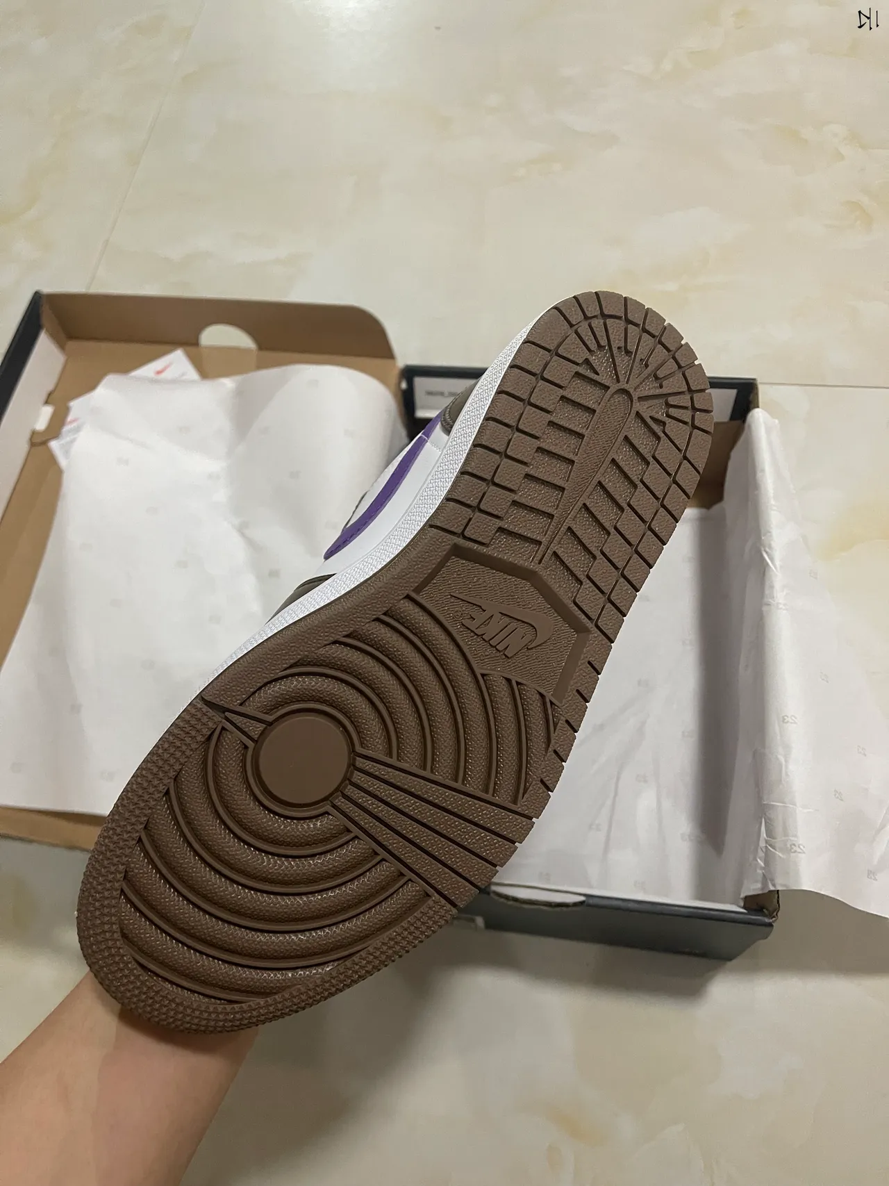 Nike White Brown Low-Top Leather-and-Synthetic Upper Lifestyle Sneakers 5