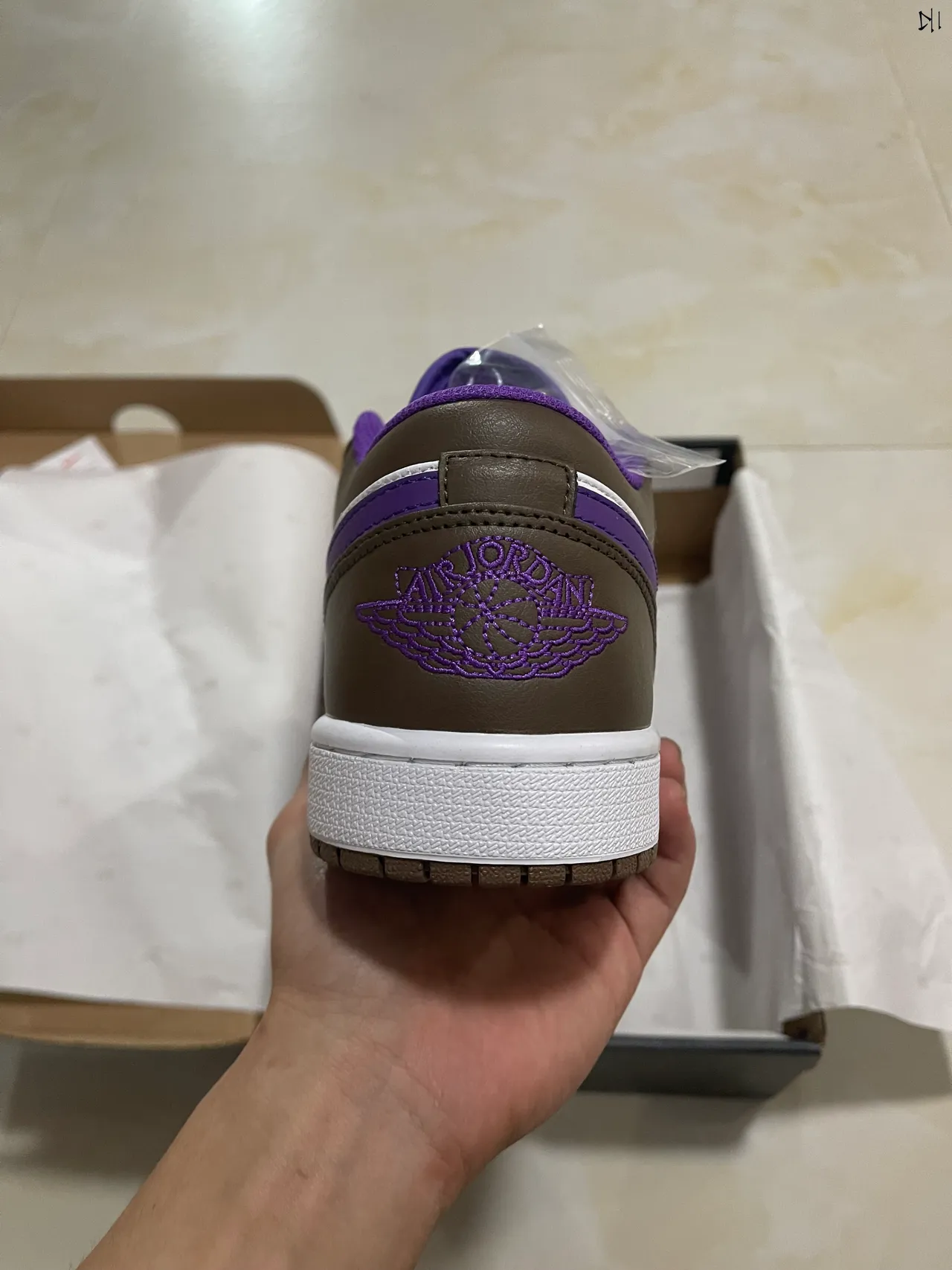 Nike White Brown Low-Top Leather-and-Synthetic Upper Lifestyle Sneakers 6