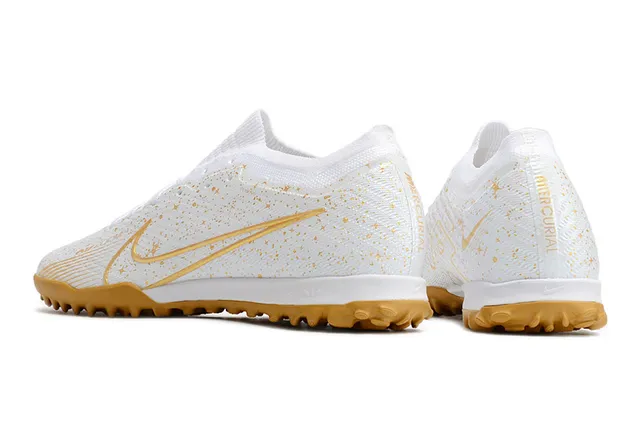 Nike Zapatillas de fútbol con upper de tejido blanco dorado con turf salpicado 4