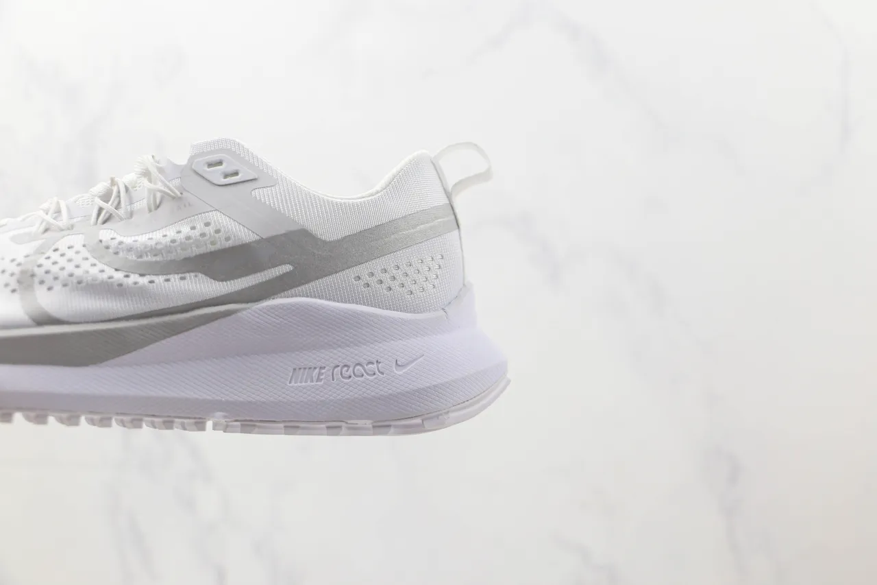 Nike White Gray Breathable Perforated Mesh Upper Light Synthetic Overlays Running Shoes 7
