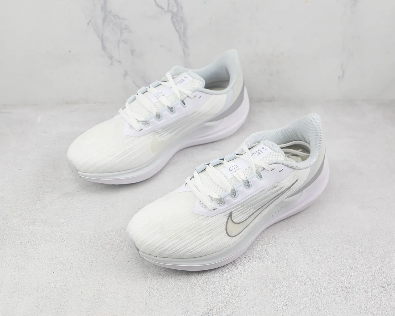 Nike White Gray Engineered Mesh Upper Ribbed Texture Running Shoes 4
