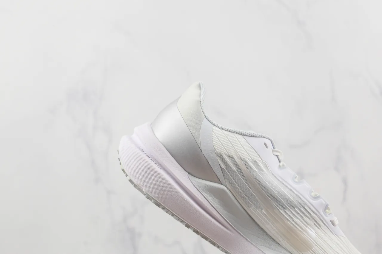 Nike White Gray Engineered Mesh Upper Ribbed Texture Running Shoes 5