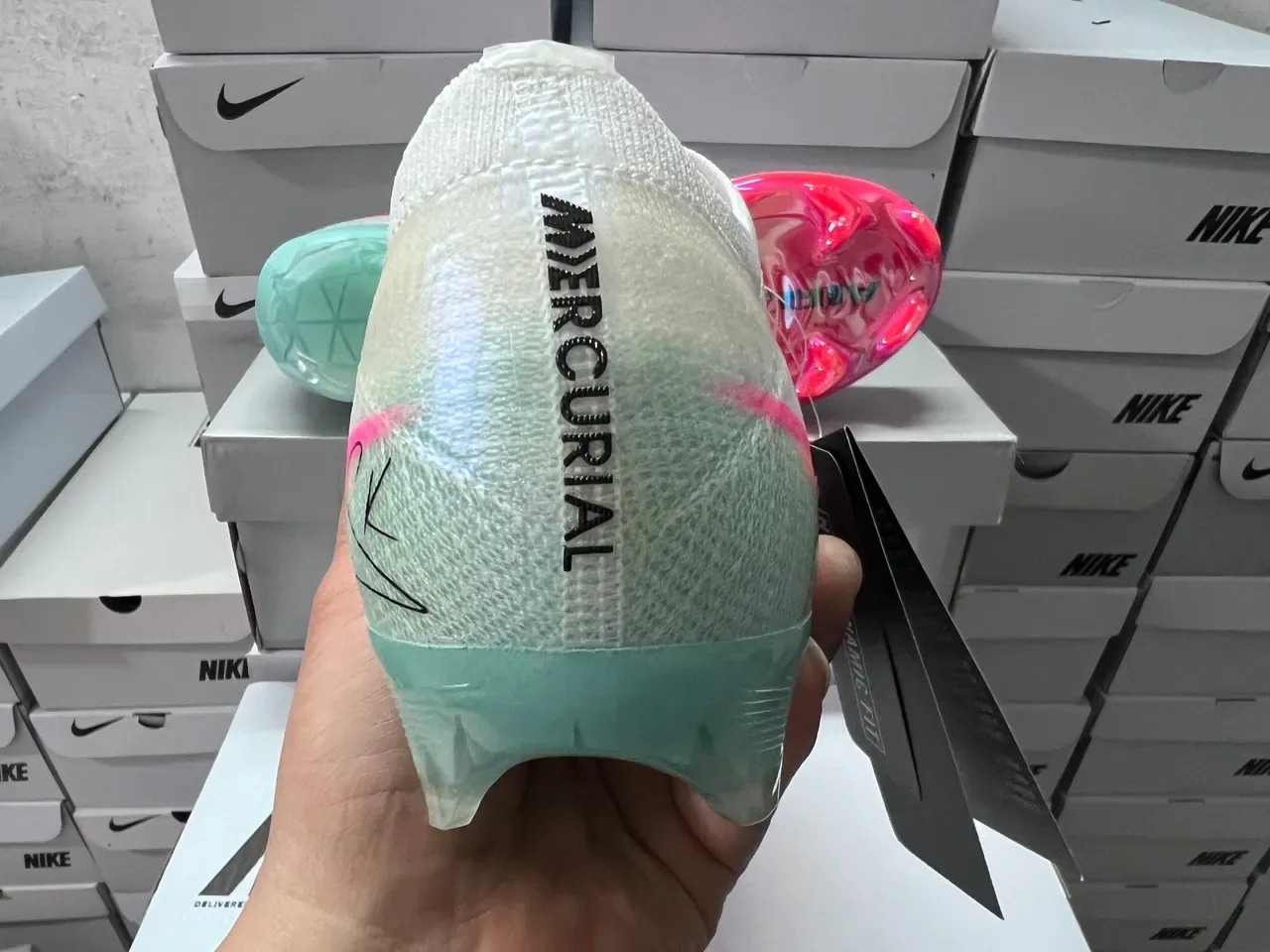 Nike Chaussures de football blanc et rose upper tricot talón irisé TPU sol ferme 3