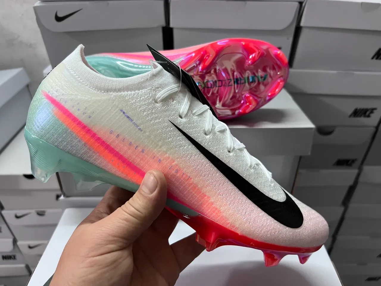 Nike Chaussures de football blanc et rose upper tricot talón irisé TPU sol ferme 6