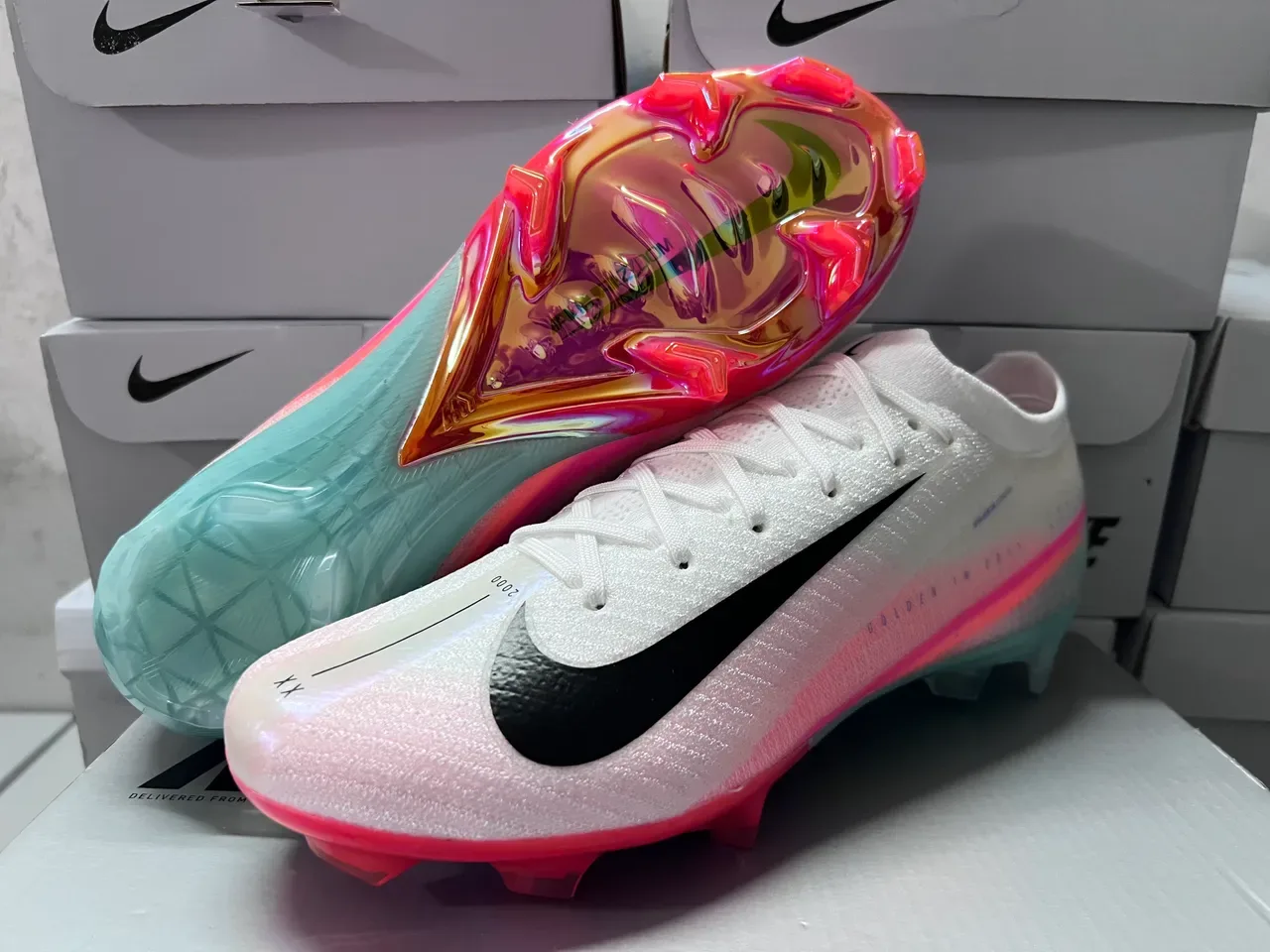 Nike Chaussures de football blanc et rose upper tricot talón irisé TPU sol ferme 7