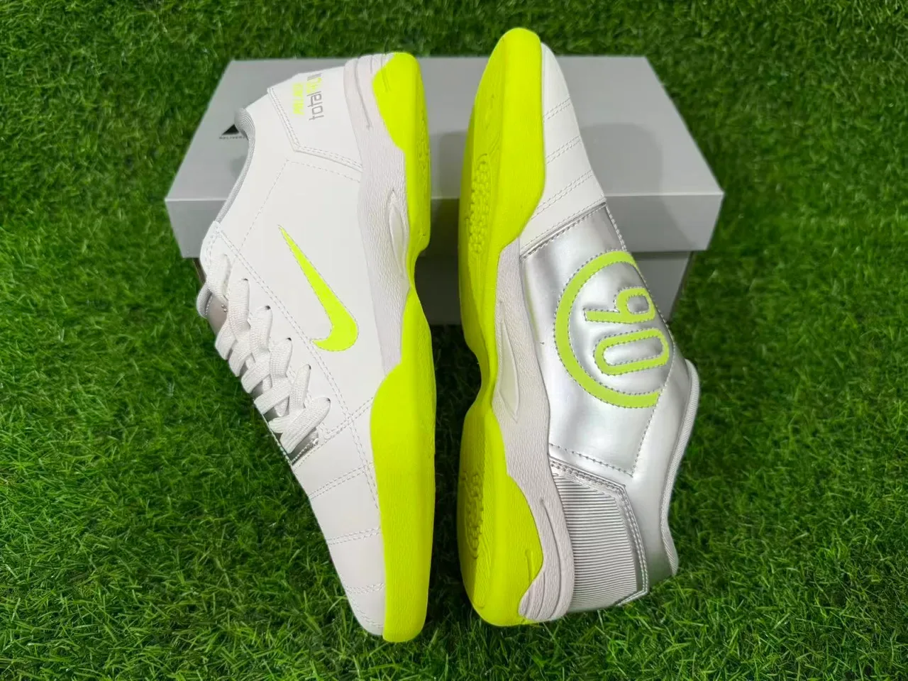 Nike White Yellow Low-Top Synthetic Leather Upper Sneakers 9