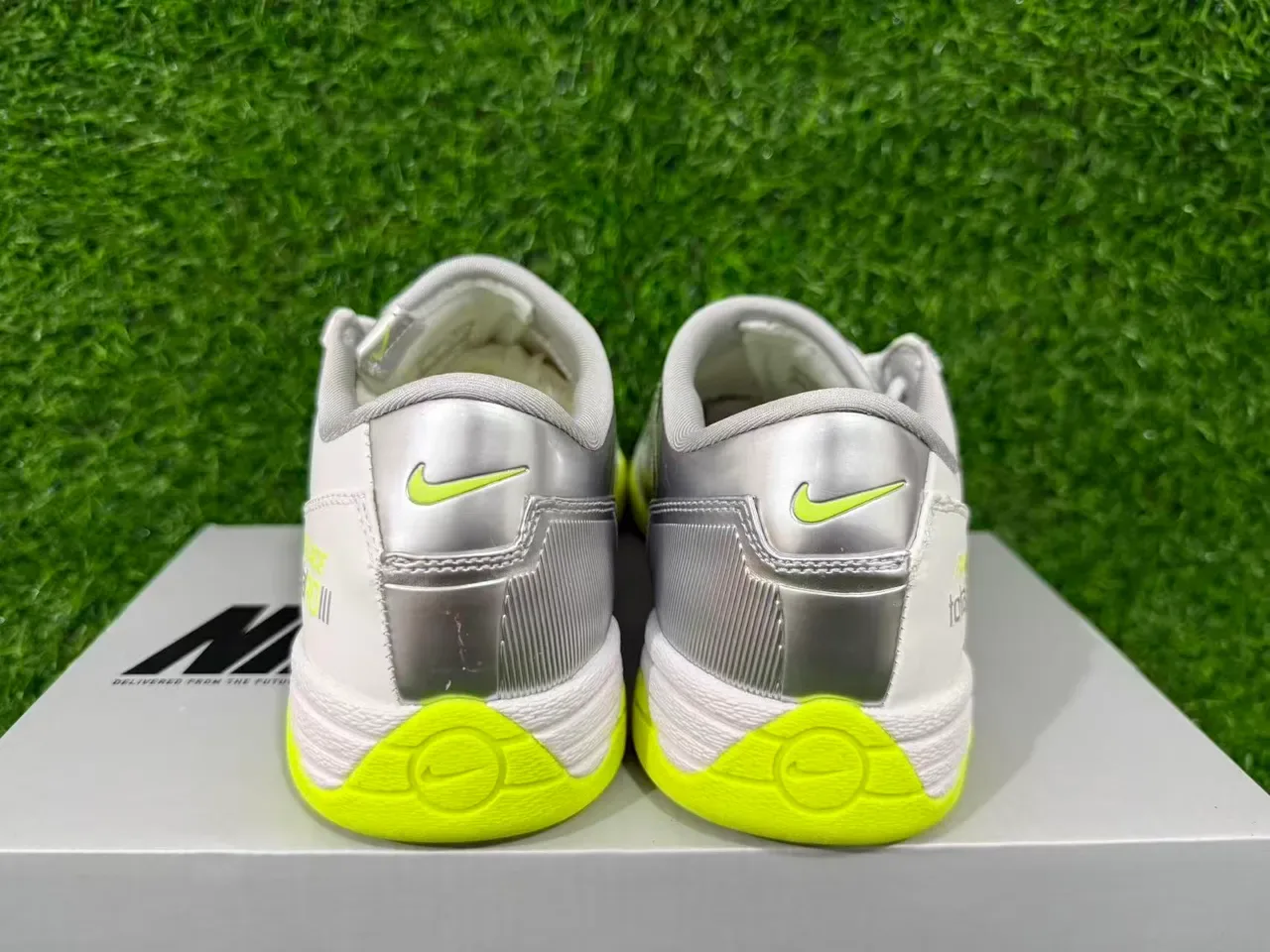 Nike White Yellow Low-Top Synthetic Leather Upper Sneakers 10
