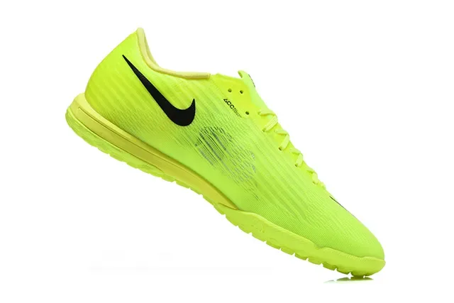 Nike Sapatos de Futebol turf amarelo preto low-cut upper sintético flyweave 4
