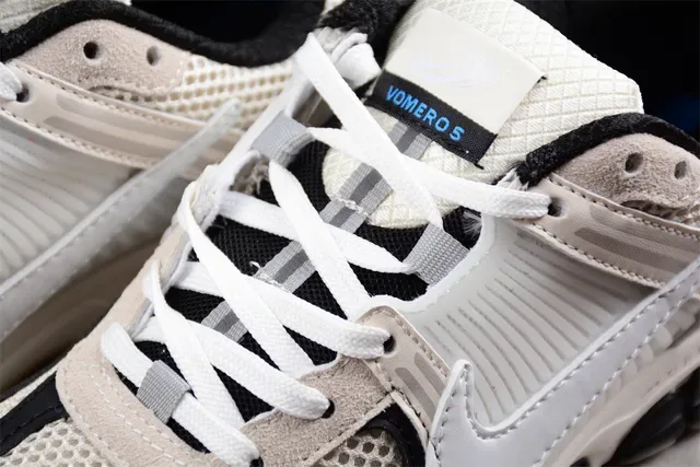 Nike Zoom 2K Off-White et Noir Sneakers Lifestyle 7