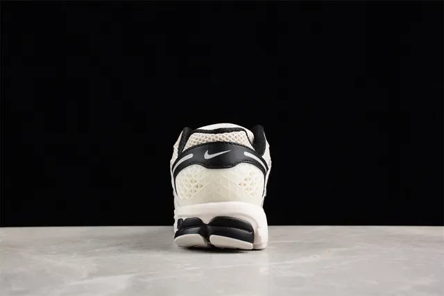Nike Zoom 2K Off-White et Noir Sneakers Lifestyle 10