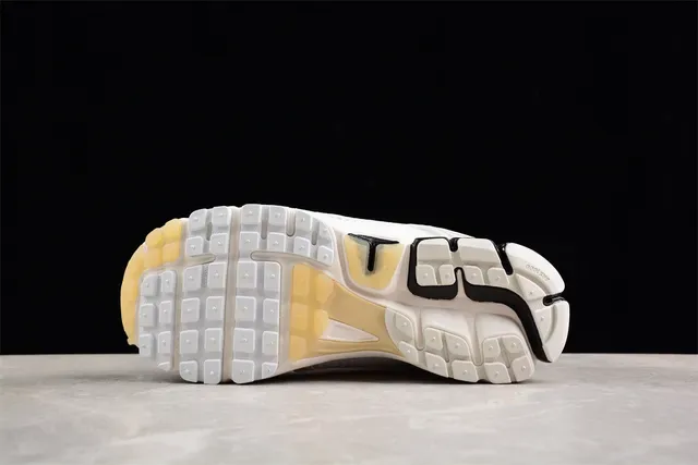 Nike Zoom 2K Off-White et Noir Sneakers Lifestyle 13
