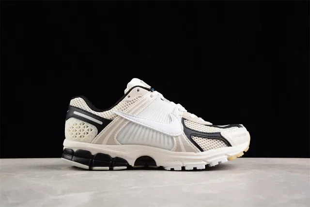 Nike Zoom 2K Off-White et Noir Sneakers Lifestyle 14