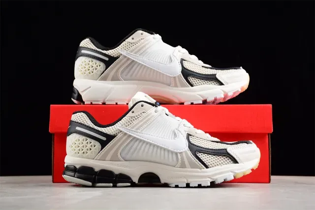 Nike Zoom 2K Off-White et Noir Sneakers Lifestyle 15