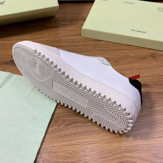 Off-White Arrow Sneaker White Gray Black sneakers lifestyle 3