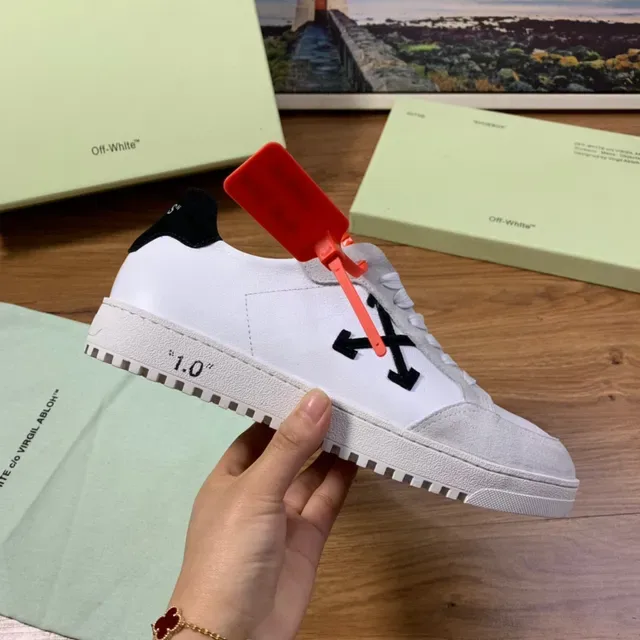 Off-White Arrow Sneaker White Gray Black sneakers lifestyle 4