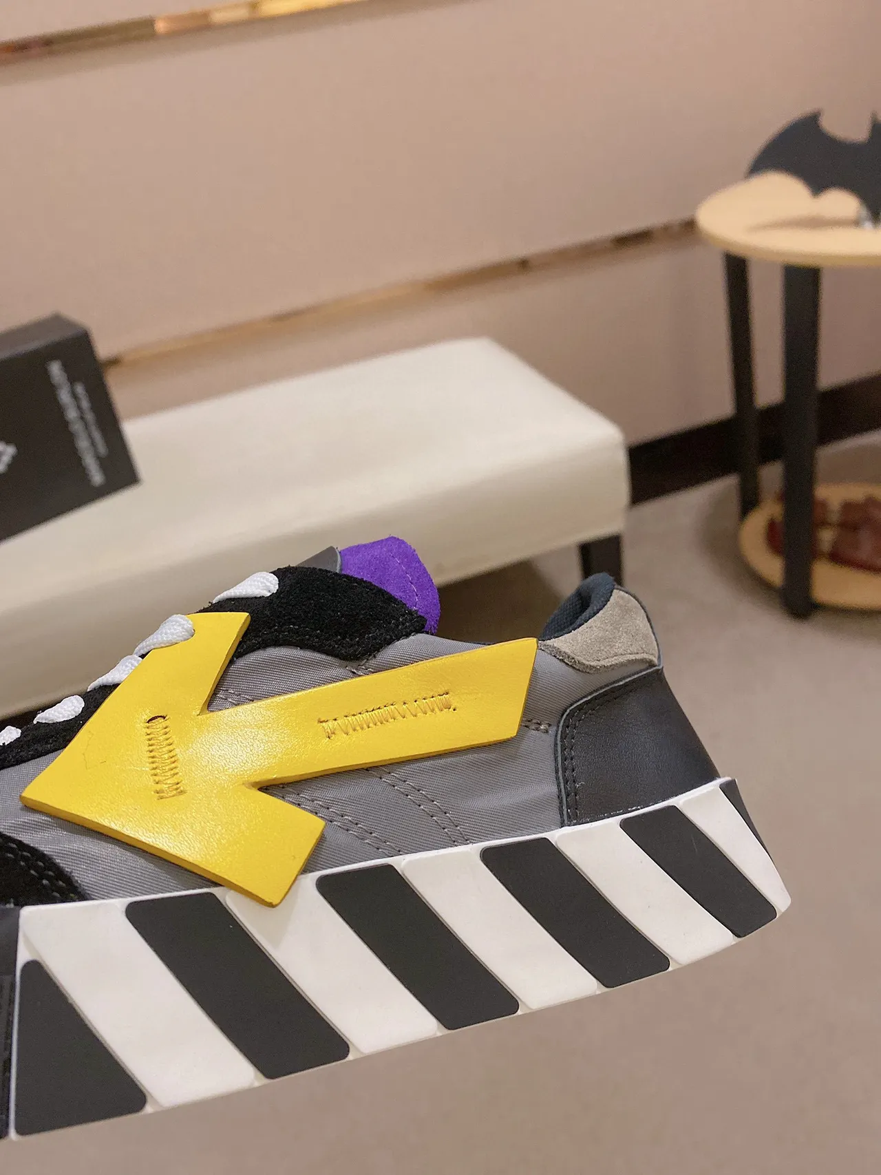 Off-White Noir Gris Inspiré de l'Industrie Rayures Diagonales Semelle Intermédiaire Sneakers Lifestyle 5