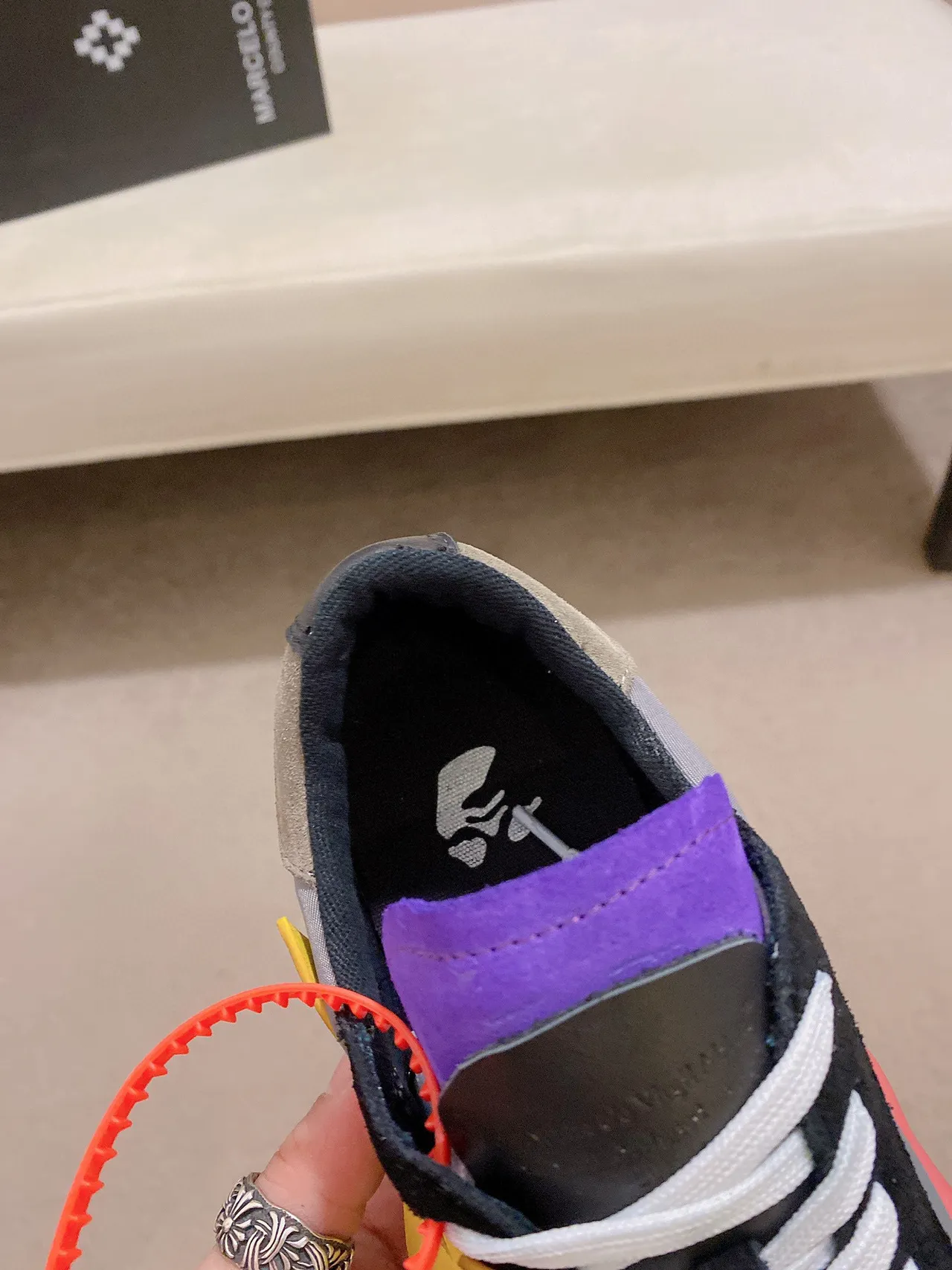 Off-White Noir Gris Inspiré de l'Industrie Rayures Diagonales Semelle Intermédiaire Sneakers Lifestyle 6