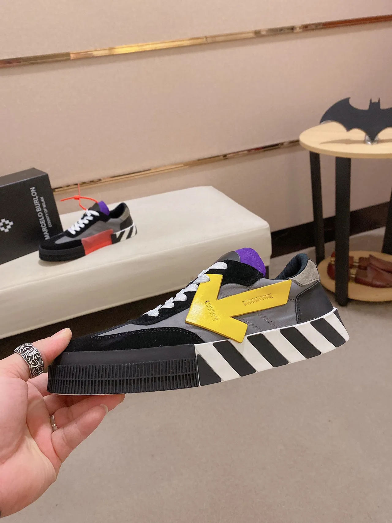 Off-White Noir Gris Inspiré de l'Industrie Rayures Diagonales Semelle Intermédiaire Sneakers Lifestyle 8