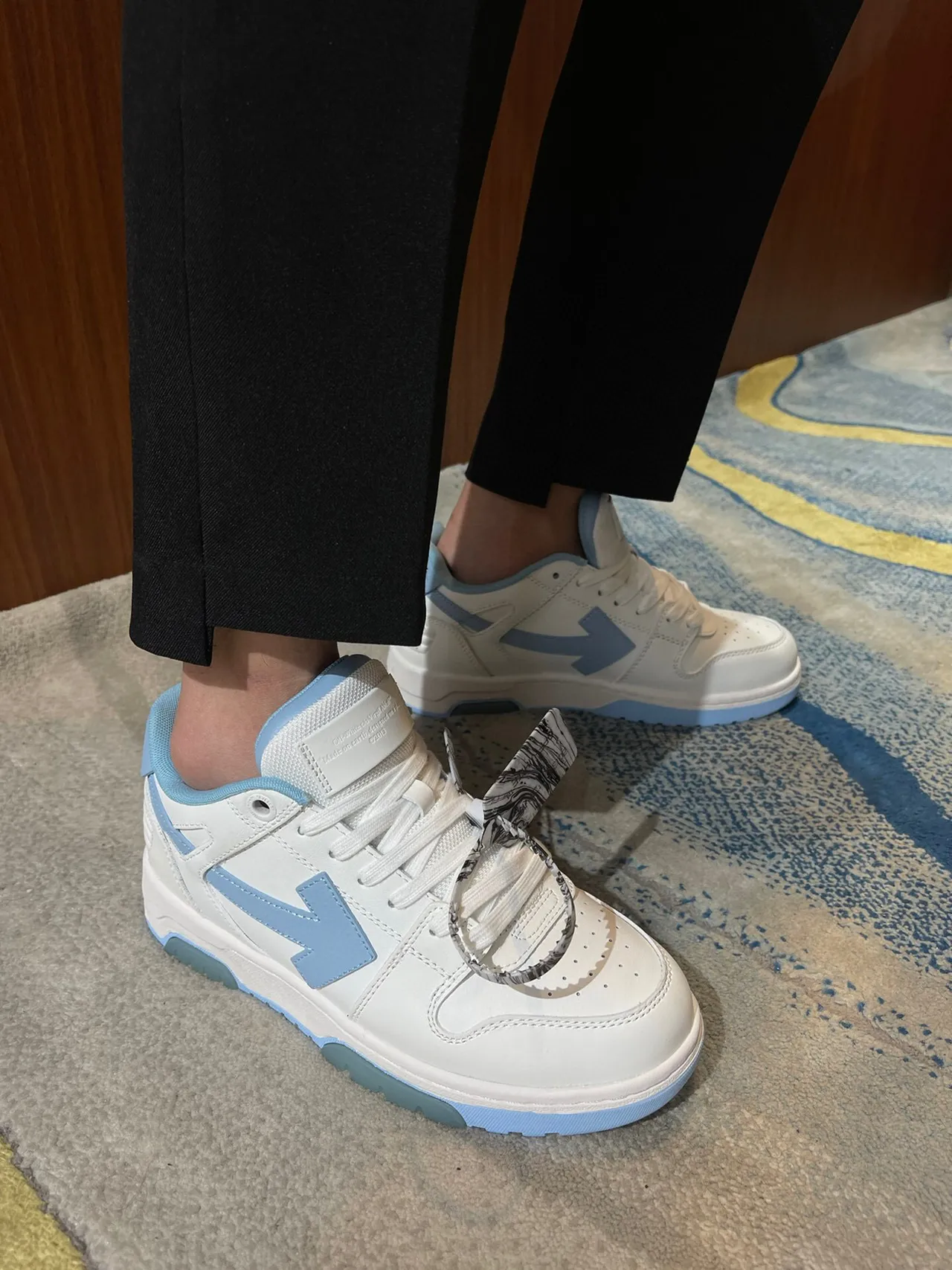 Off-White Bleu Flèche Diagonal Logo Industriel Étiquette Pendante Mode de Vie Baskets 5