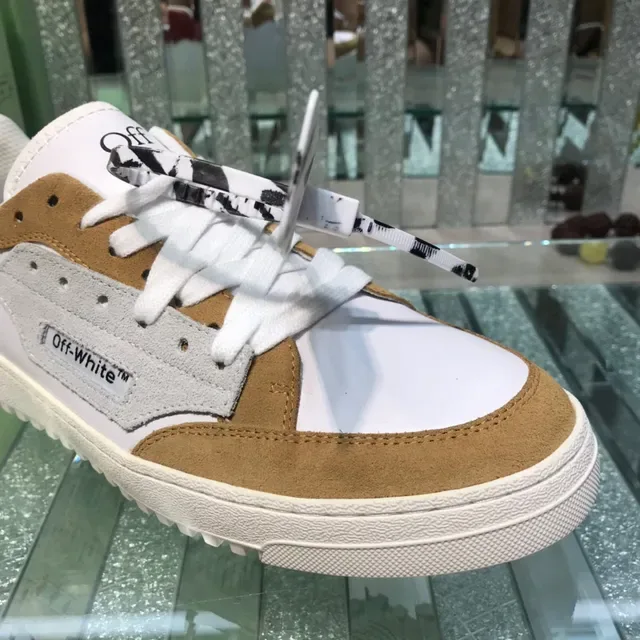 Off-White বাদামি ইন্ডাস্ট্রিয়াল ডিজাইন মিক্সড ম্যাটেরিয়াল উপর লাইফস্টাইল স্নিকার 6